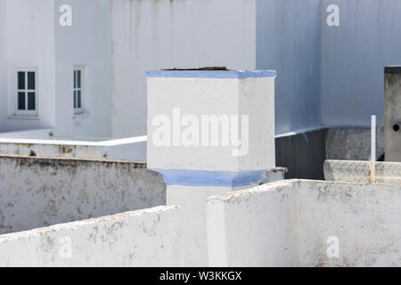 Mehrere Kubikmeter terrasse Tünche auf die traditionellen Häuser in Olhao, Algarve, Portugal Stockfoto