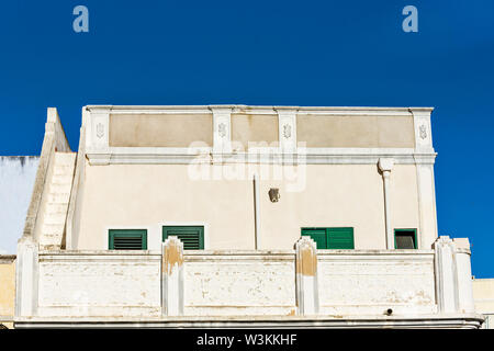 Mehrere Kubikmeter terrasse Tünche auf die traditionellen Häuser in Olhao, Algarve, Portugal Stockfoto