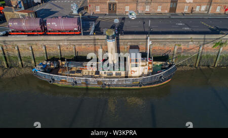 Krieg Zeit Dampfschleppen "TID 164" in Chatham Historic Dockyard in Kent, in der Restaurierung, gebaut 1945 Stockfoto