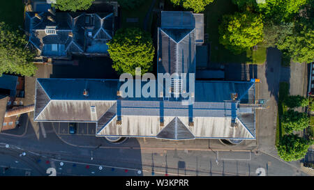 Blick auf das Dach eines großen Gebäudes in Chatham Dockyard Stockfoto