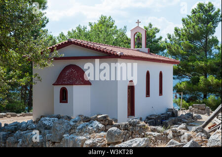 moderne Kirche in der Antike in der Nähe von Sami, Kefalonia, Ionische Inseln, Griechenland, Europa Stockfoto