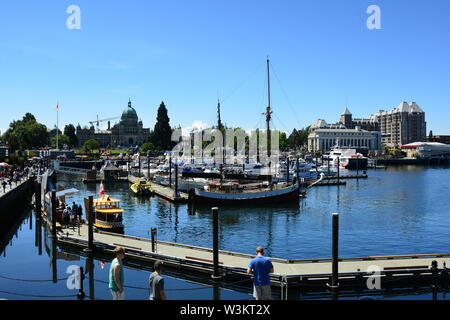 Den inneren Hafen in Victoria, BC, Kanada an einem schönen touristischen Tag. Stockfoto
