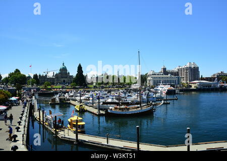 Den inneren Hafen in Victoria, BC, Kanada an einem schönen touristischen Tag. Stockfoto