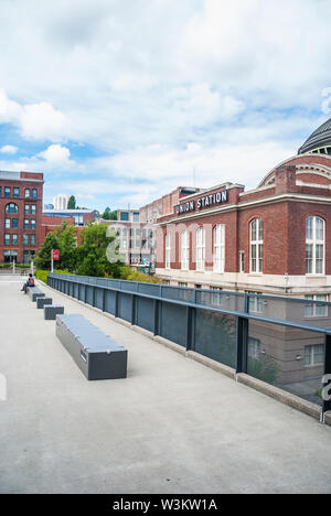 Blick auf die Brücke von Glas aus dem Museum für Glas Seite in Tacoma, Washington. Stockfoto