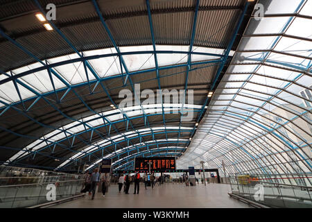 Ehemalige Eurostar Terminal oder Waterloo Station. London England UK. Von Grimshaw Architects mit Sir Alexander Gibb & Partner konzipiert Stockfoto