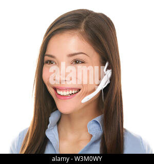 Headset Kundenservice Frau reden freundlich lächelnden glücklich im Call Center auf weißem Hintergrund. Schönen jungen gemischten Rennen Kaukasischen/Asiatische chinesische Geschäft Frau an der Hotline. Stockfoto