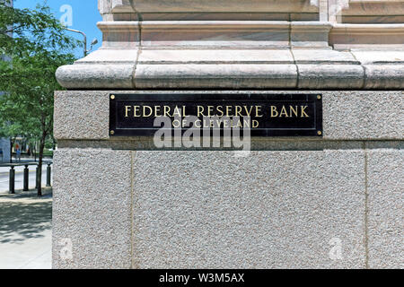Federal Reserve Bank of Cleveland Plakette an der Seite des Gebäudes, die auf den Osten 6. und Superior Avenue in der Innenstadt von Cleveland, Ohio, USA. Stockfoto