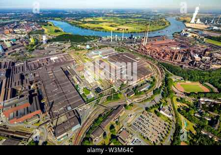 Luftbild der ThyssenKrupp Stahlwerk Schwelgern und Kokerei Schwelgern in Duisburg-marxloh am Rhein in Duisburg im Ruhrgebiet im federa Stockfoto
