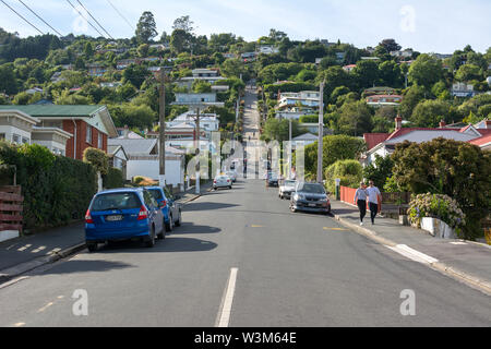 Dunedin, Otago, Neuseeland. 4. Februar 2018. Baldwin Street, jetzt als das zweite steilsten Wohnstraße in der Welt. Credit: Jonathan Stockfoto