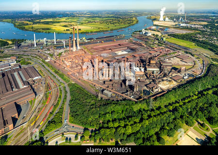 Luftbild der ThyssenKrupp Stahlwerk Schwelgern und Kokerei Schwelgern in Duisburg-marxloh am Rhein in Duisburg im Ruhrgebiet im federa Stockfoto