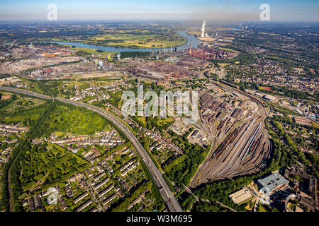 Luftbild der ThyssenKrupp Stahlwerk Schwelgern und Kokerei Schwelgern in Duisburg-marxloh am Rhein in Duisburg im Ruhrgebiet im federa Stockfoto