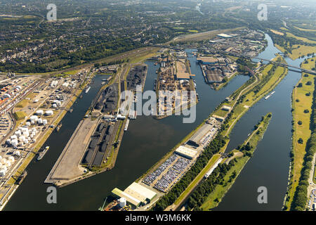 Luftaufnahme der Kohle Hafen am Duisburger Hafen Duisport AG-an-der-Ruhr mit Ruhr Mündung in den Rhein in der Übersicht und Details in Ruhrort in Duisbu Stockfoto