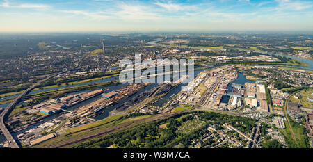 Luftaufnahme der Kohle Hafen mit Brücke Berlin, Autobahn Brücke der Autobahn A 59 im Duisburger Hafen Duisport AG-an-der-Ruhr mit Ruhr Mündung in Th Stockfoto