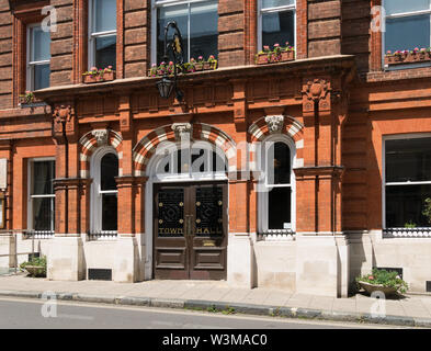 Eingang nach Lewes Rathaus und des Büros, Lewes, East Sussex, England, Großbritannien Stockfoto