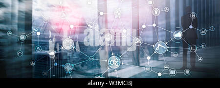 Industrielle Business Process Workflow Organisation Struktur auf virtuellen Bildschirm. IOT smart Industrie Konzept Mixed media Diagramm. Stockfoto