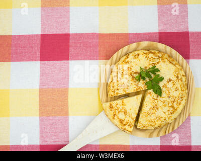 Tortilla de patatas (typisch Spanische Küche) Stockfoto