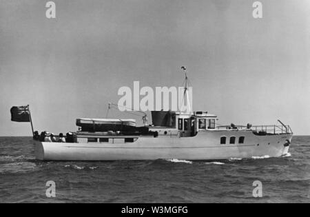 AJAXNETPHOTO. 1933. PORTSMOUTH, England. - VOSPER YACHT AUF STUDIEN - TAMAHINE. Foto: VT-SAMMLUNG/AJAX REF: HDD MOY TAMAHINE 1643 2 VT Stockfoto