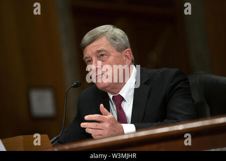 Washington, District of Columbia, USA. 16. Juli, 2019. Steven Dillingham, Direktor des U.S. Census Bureau, bezeugt vor dem US-Senat Ausschusses für Innere Sicherheit und staatlichen Angelegenheiten auf dem Capitol Hill in Washington, DC, USA am 16. Juli 2019, über die Sicherheit und Genauigkeit der Volkszählung 2020. Credit: Stefani Reynolds/CNP/ZUMA Draht/Alamy leben Nachrichten Stockfoto