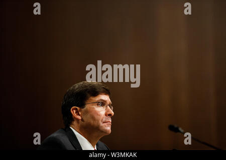 Washington, USA. 16. Juli, 2019. Us-Verteidigungsministers nominierte Mark Esper bezeugt vor dem Streitkräfteausschuss des Senats während seiner Anhörung auf dem Capitol Hill in Washington, DC, USA, am 16. Juli 2019. Credit: Ting Shen/Xinhua/Alamy leben Nachrichten Stockfoto