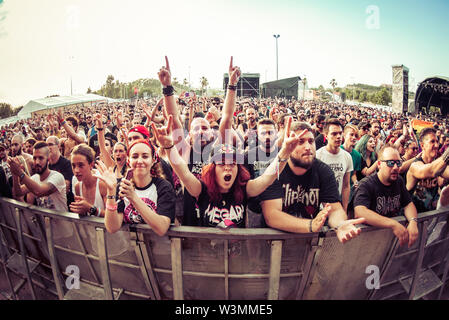 MADRID - 30.Juni: Die Masse in einem Konzert im Download (Heavy Metal Musik Festival) am 30. Juni 2019 in Madrid, Spanien. Stockfoto