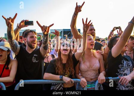 MADRID - 30.Juni: Die Masse in einem Konzert im Download (Heavy Metal Musik Festival) am 30. Juni 2019 in Madrid, Spanien. Stockfoto