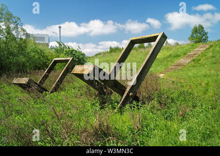 UK, South Yorkshire, Rotherham, 100 Riverside Natur Park, Liegestuhl Skulpturen Stockfoto