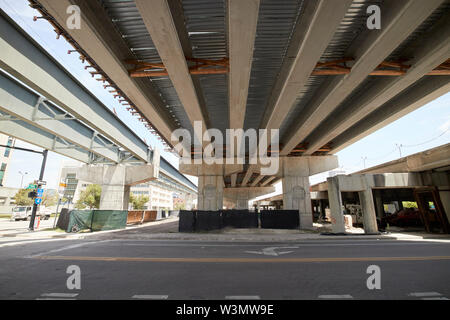 Unterhalb des neuen i4 Brückenbau in der Innenstadt von Orlando Florida USA Stockfoto