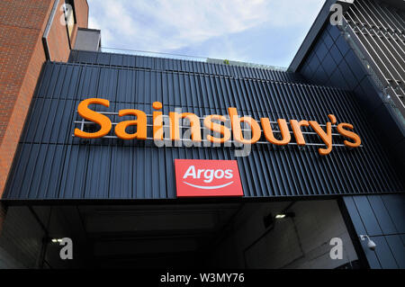 Sainsbury's Argos Exterieur, Fulham, London, England, Großbritannien Stockfoto