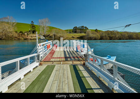 Historische Tuapeka Mund Fähre (1896) und Clutha River, Clutha District, South Otago, Südinsel, Neuseeland Stockfoto