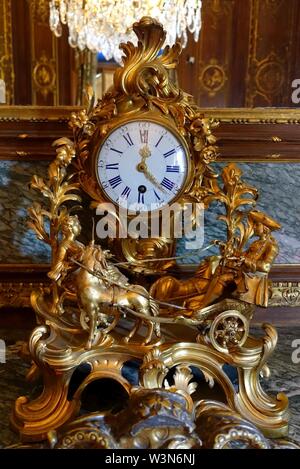 Uhr, Frankreich, Mitte der 1700er-Waddesdon Manor - Buckinghamshire, England - Stockfoto