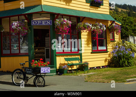 Feuer und Eis Shop, Akaroa, Banks Peninsula, Canterbury, Südinsel, Neuseeland Stockfoto