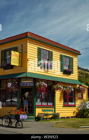 Feuer und Eis Shop, Akaroa, Banks Peninsula, Canterbury, Südinsel, Neuseeland Stockfoto