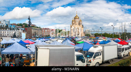 Wladiwostok, Russland - 21. JUNI 2019: Landwirtschaftliche Messe auf dem zentralen Platz der Fernöstlichen Stadt Wladiwostok. Stockfoto