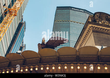 New York City/USA - Mai 25, 2019 Grand Central Terminal, einen Adler Statue, East 42. Straße an der Vanderbilt Avenue, Midtown Manhattan, New York. Stockfoto