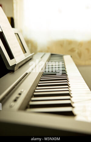Nahaufnahme der Klaviertasten. Schließen Sie frontalen Ansicht. Stockfoto