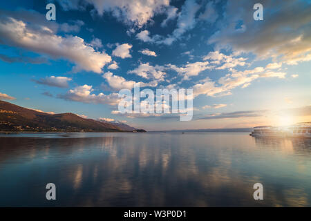 Sonnenuntergang über der wunderschönen See von Ohrid, Republik Mazedonien Stockfoto