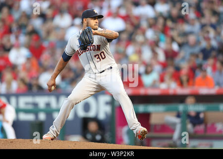 Juli 16, 2019: Houston Astros relief Pitcher Hector Rondón (30) macht den Anfang für Houston während des Spiels zwischen den Houston Astros und die Los Angeles Angels Anaheim im Angel Stadium in Anaheim, CA, (Foto von Peter Joneleit, Cal Sport Media) Stockfoto