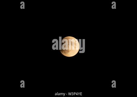 Lunare Eclissi fotografata da Roma il 16 luglio 2019 - Lunar von Rom am 16. Juli 2019 fotografierte Eclipse-Claudio Sisto Stockfoto