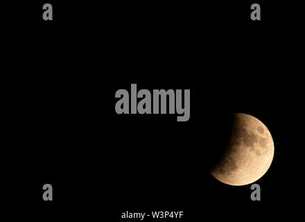 Lunare Eclissi fotografata da Roma il 16 luglio 2019 - Lunar von Rom am 16. Juli 2019 fotografierte Eclipse-Claudio Sisto Stockfoto