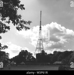 1960, historische, Sendestation in Crystal Palace, London, England, UK. Das fünfte ist das zweithöchste Bauwerk in London, es ist ein Rundfunk und Telekommunikation Sender, der ersten Übertragung am 8. März 1956 stattfand. Stockfoto