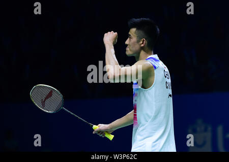 Jakarta. 17. Juli, 2019. Chen Lange von China feiert während der Männer singles gegen Tommy Sugiarto von Indonesien Indonesien Open 2019 in Jakarta, Indonesien am 17. Juli 2019. Chen Lange gewann das Spiel 2-1. Credit: Du Yu/Xinhua/Alamy leben Nachrichten Stockfoto