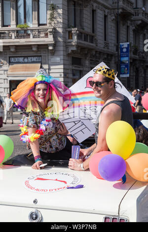 Milano 29. Juni 2019, Gay Pride Parade. Die Menschen auf der Straße feiern den Tag für homosexuelle Freiheit und Bürgerrechte Stockfoto