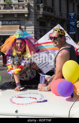 Milano 29. Juni 2019, Gay Pride Parade. Die Menschen auf der Straße feiern den Tag für homosexuelle Freiheit und Bürgerrechte Stockfoto