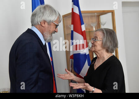 Brenda Hale (rechts), Präsident des Obersten Gerichts der Vereinigten Königreich, erfüllt mit ihren tschechischen Amtskollegen Pavel Samal (links), am 16. Juli 2019, in Brünn, Tschechische Republik. (CTK Photo/Vaclav Salek) Stockfoto