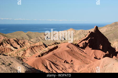 Issyk Kol See wie aus skaska Canyon gesehen. Kirgisistan Stockfoto