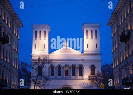 Romantische Lichter auf der klassischen Architektur Gebäude Perspektive Stockfoto