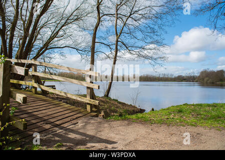 Das Wasser findet immer seinen Weg durch die Natur Stockfoto