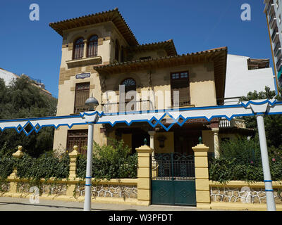 Typische Haus aus dem frühen 20. Jahrhundert in Torre del Mar, Provinz Málaga, Andalusien, Spanien. Stockfoto