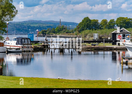 Boote und Lastkähne auf dem Forth und Clyde Kanal. Stockfoto