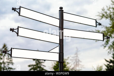 Zeichen der Wahl - Weiße touristische Pfeile mit Raum, um den Inhalt zu füllen Stockfoto